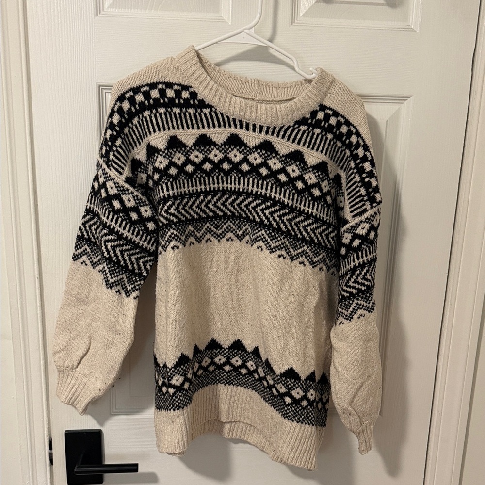 American Eagle Black and Cream Patterned Sweater